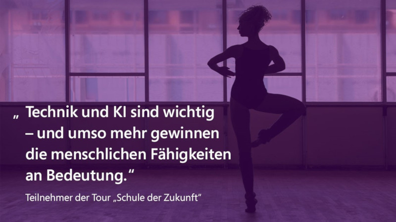 Das Bild zeigt eine Ballerina, die in einem Raum trainiert. Auf dem Bild steht ein Zitat eines Teilnehmer der Tour "Schule der Zukunft": "Technik und KI sind wichtig - und umso mehr gewinnen die menschlichen Fähigkeiten an Bedeutung."