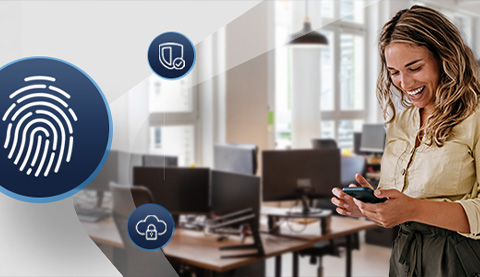 Frau in Business Kleidung in einem leeren Büro. 