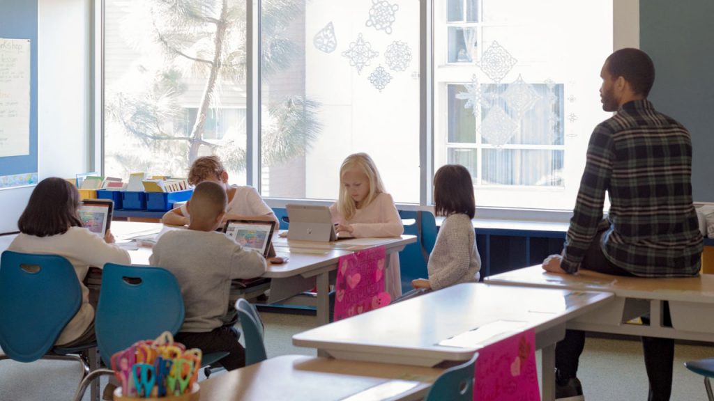 Umfrage: Das halten Eltern von Technologie im Klassenzimmer