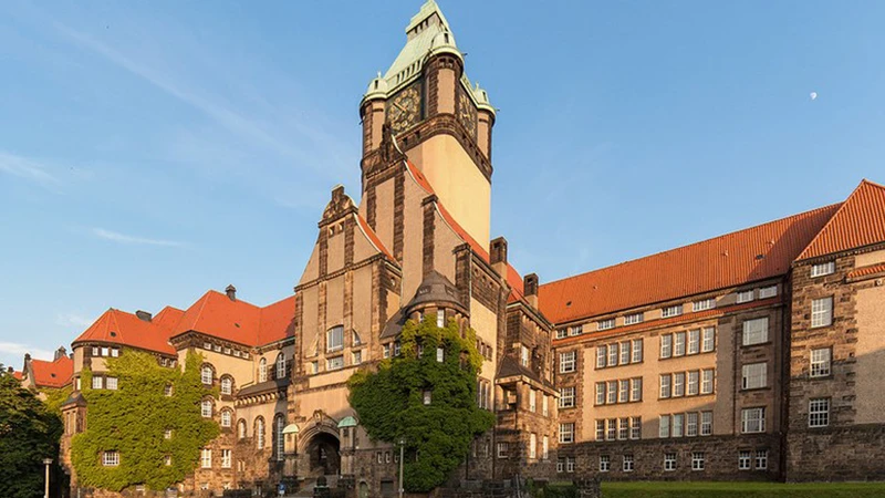 Schumannbau der Technischen Universit&auml;t Dresden