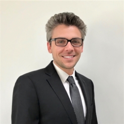 Adam Reinhardt headshot