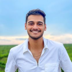 Rushil Vora headshot