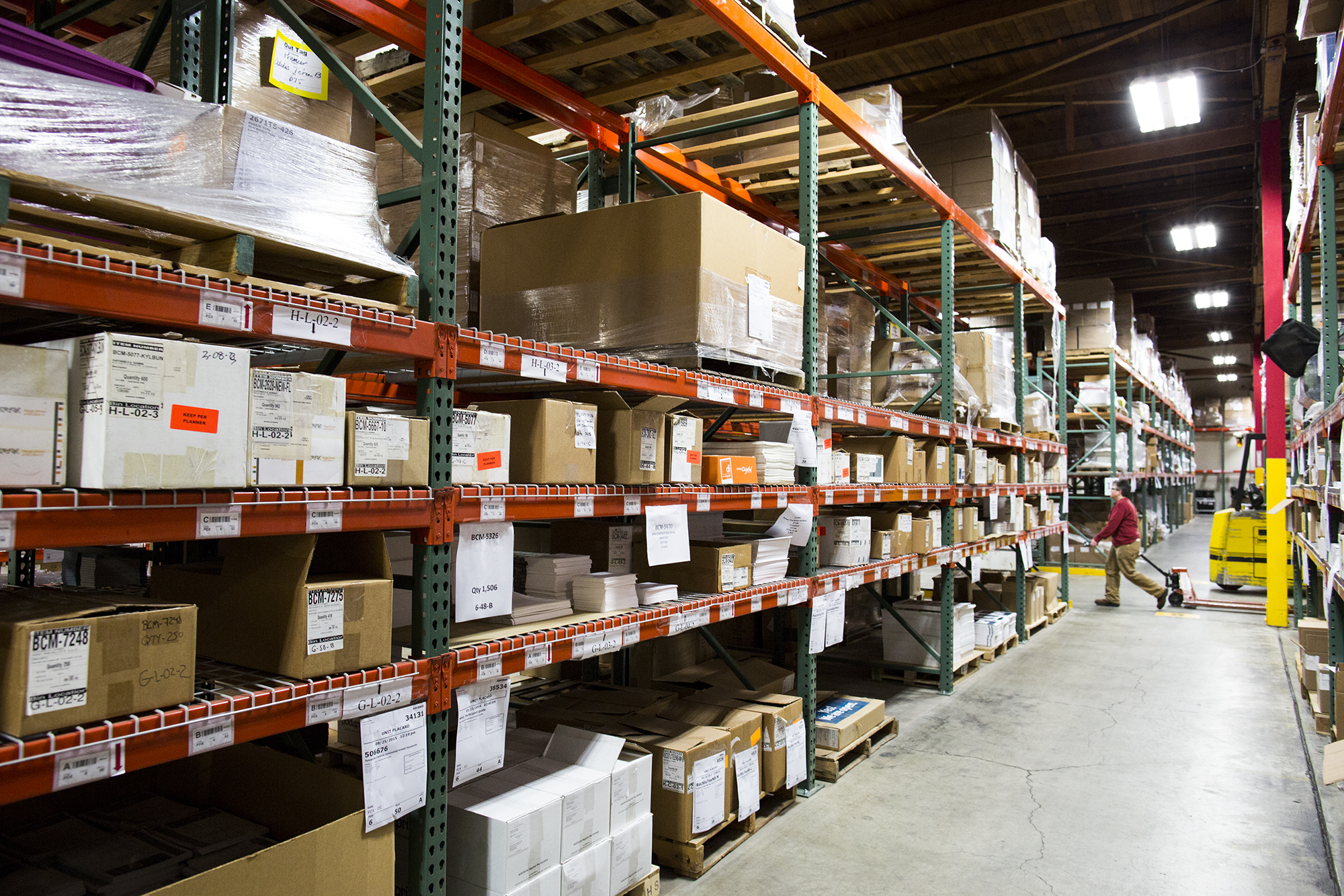 MSC17_commercialPrinter Microsoft Contact: Stephen Smith (stepsmit) Agency: Cinco Design Agency Contact: Kate Callahan (kate@cincodesign.com) Photographer: Amy Sacka (http://www.amysackaphotography.com/) Shoot month: March 2017 Location: Portland, OR Business: Premier Press