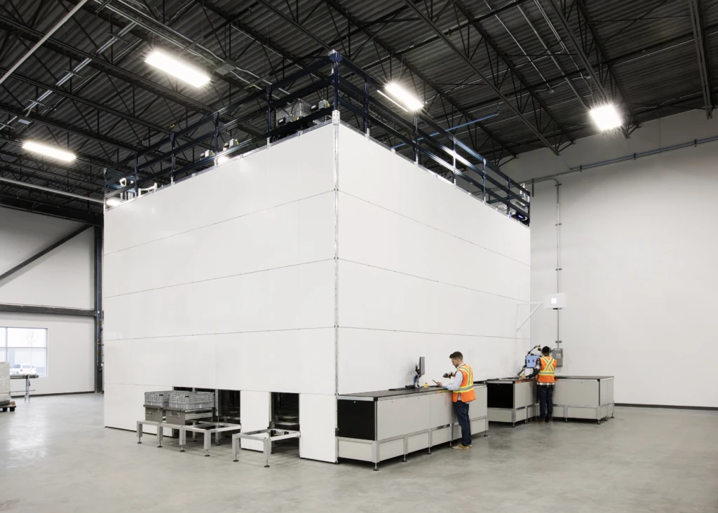 20191026_JagerandKokemor_Attabotics_RobotOnWhite_15519.FIN (1)