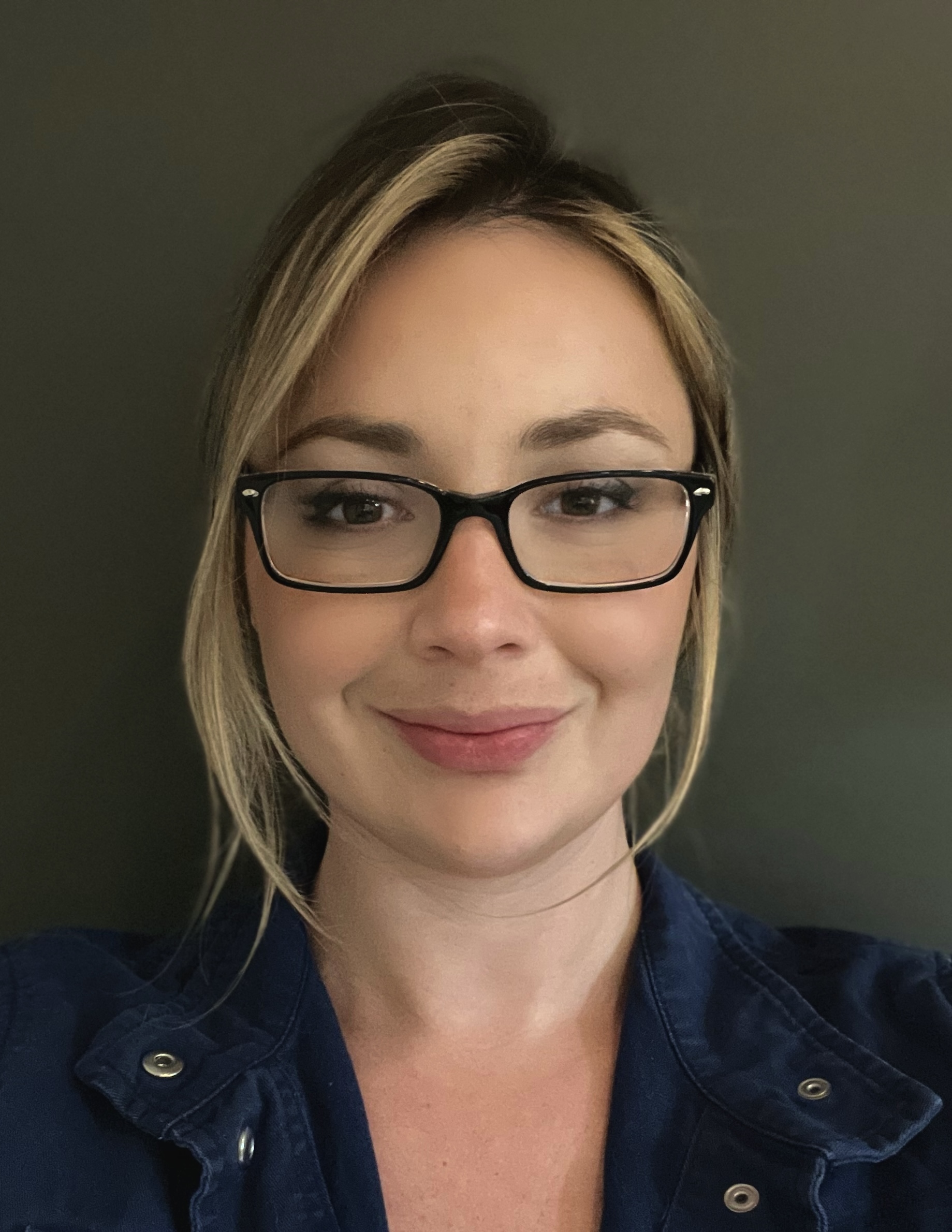 Haley Alesi headshot