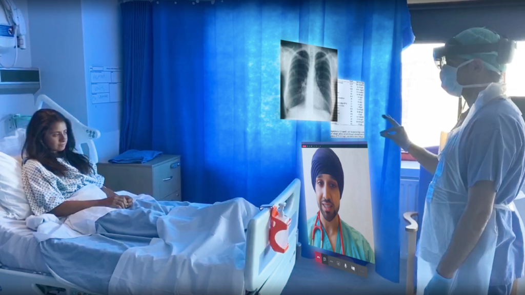 患者と接する医師が HoloLens 2 を装着し、別室にいる医師と Dynamics 365 Remote Assist でデータを共有し Microsoft Teams でコミュニケーションを取りながら診察を進める様子