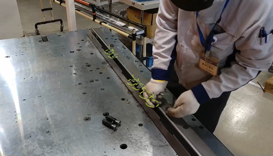 作業箇所を MR で指示