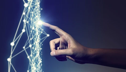 Eine Hand berührt ein senkrecht schebendes leuchtendes Netz.