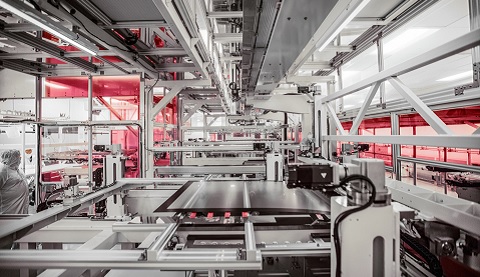 Blick in eine Fabrikationshalle 