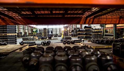 Blick in ein Lager mit Autoreifen