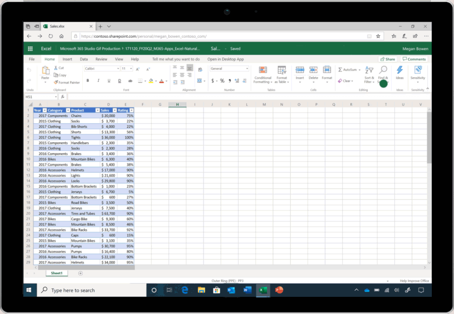 Animated image showing Ideas (now in preview) being used in Excel.