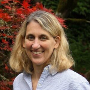 Kim Akers' professional headshot