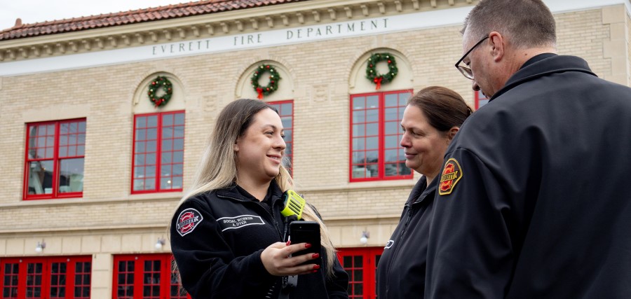 Three City of Everett social workers having a conversation