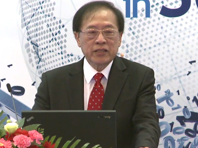 Andrew Yao wearing a suit and tie