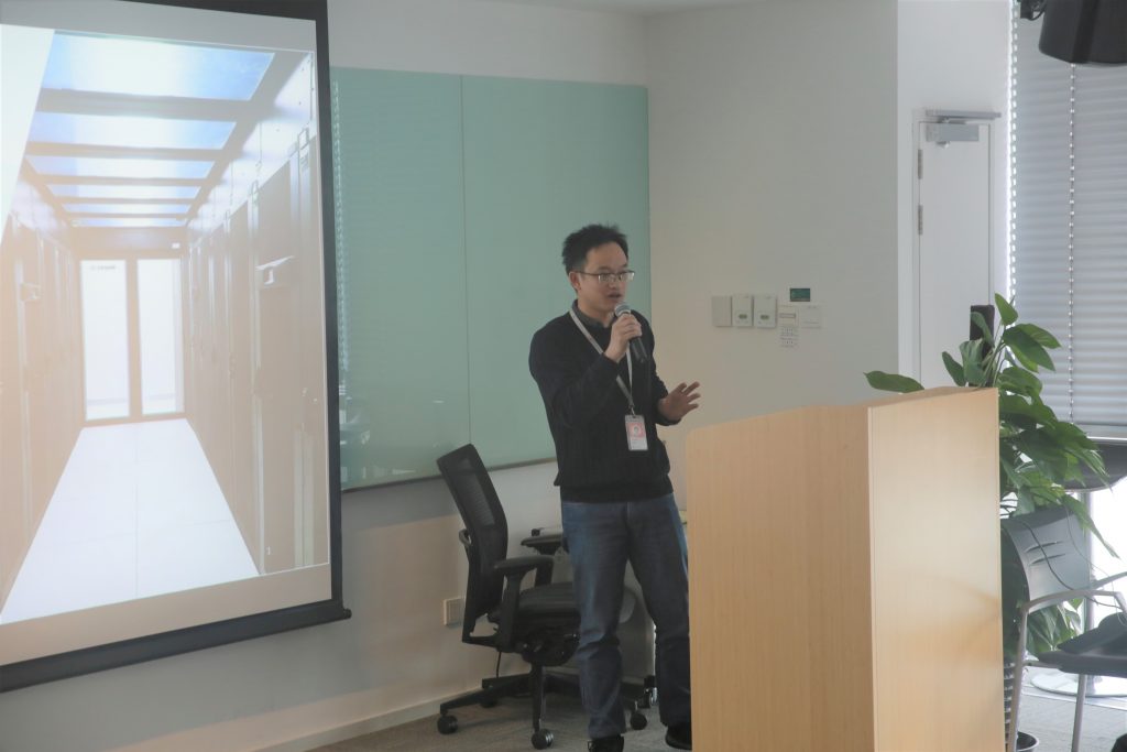 郑歆慰在 Final Review 上做主题报告，分享自己参与 OpenPAI 项目期间所取得的成果