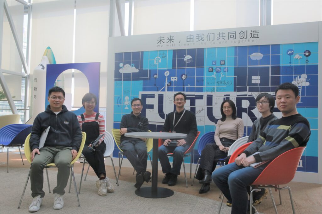 铸星讲座结束后团队合影 ，从左至右分别为：张辉帅、石贝贝、杨凡、郑歆慰、马歆、熊一帆、缪子明