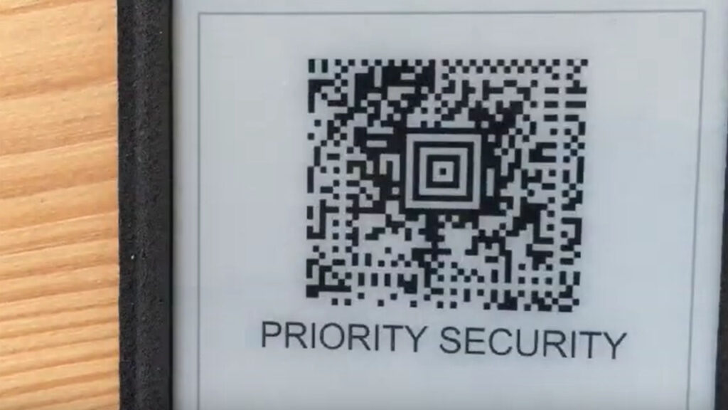 Video: Enhancing Smartphone Productivity and Reliability with an Integrated Display Cover