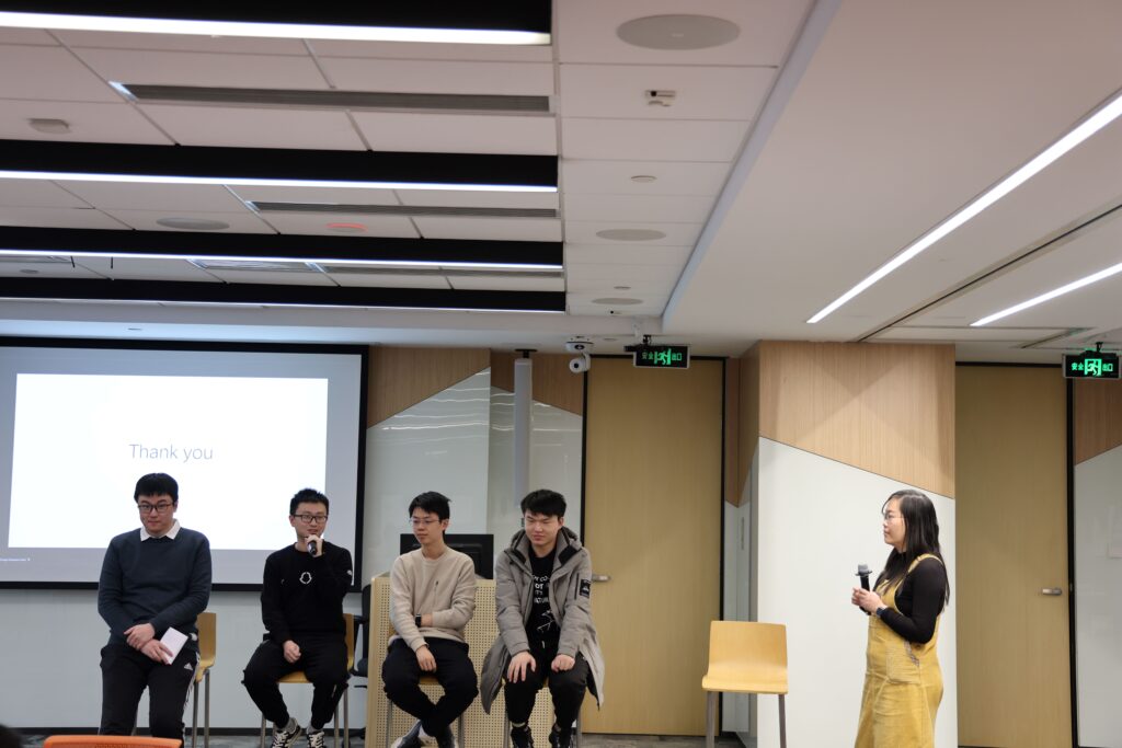 微软亚洲研究院高级研究员陈琪(右)
与组内联培学生