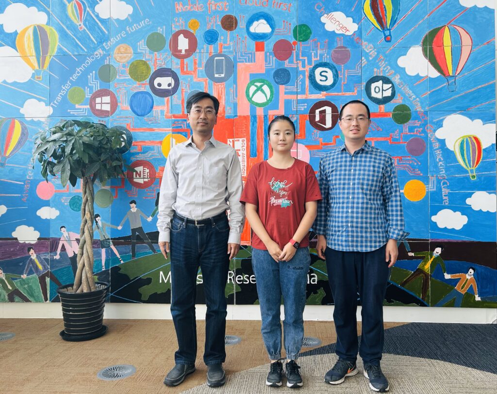 婧玮（中）与 mentor 谢幸（左）、吴方照（右）的合照