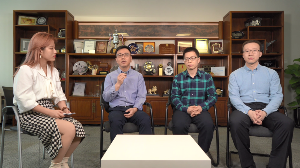 对谈嘉宾： 微软亚洲研究院副院长刘铁岩（左二），微软亚洲研究院首席研究员邵斌（右二），微软亚洲研究院主管研究员王童（右一）