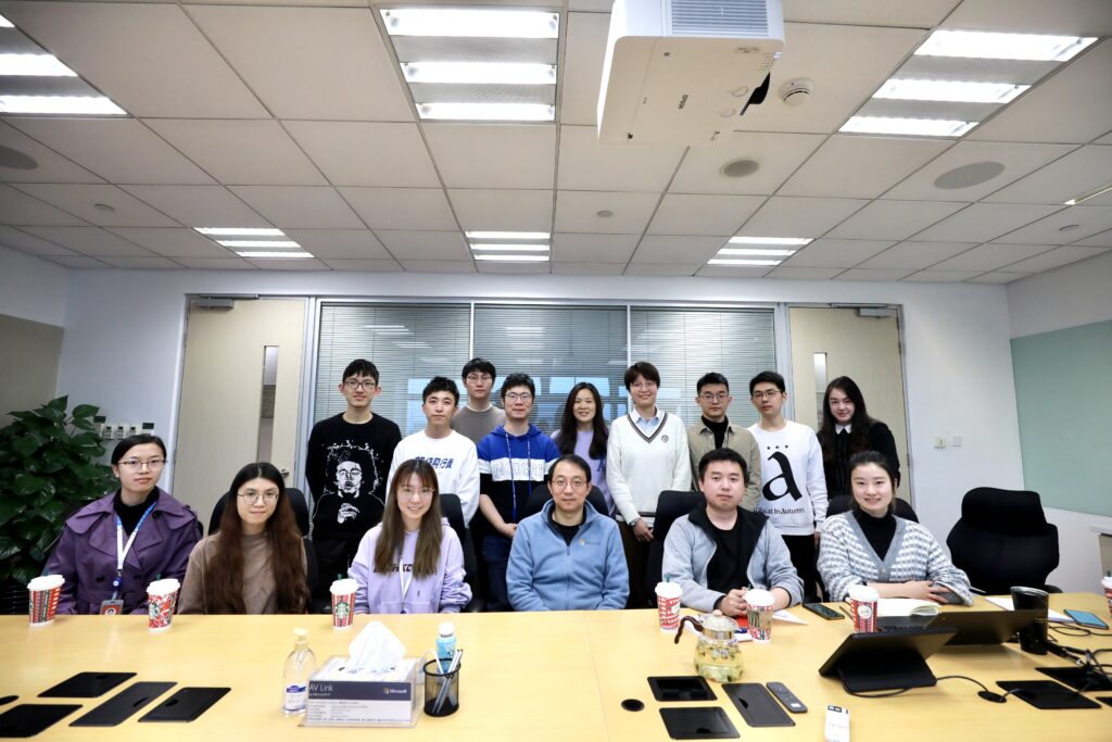 刘国栋（后排左二）参加微软亚洲研究院院长周礼栋博士（前排右三）“咖啡时间”分享会