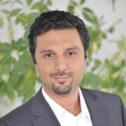 Mert Oez의 초상화