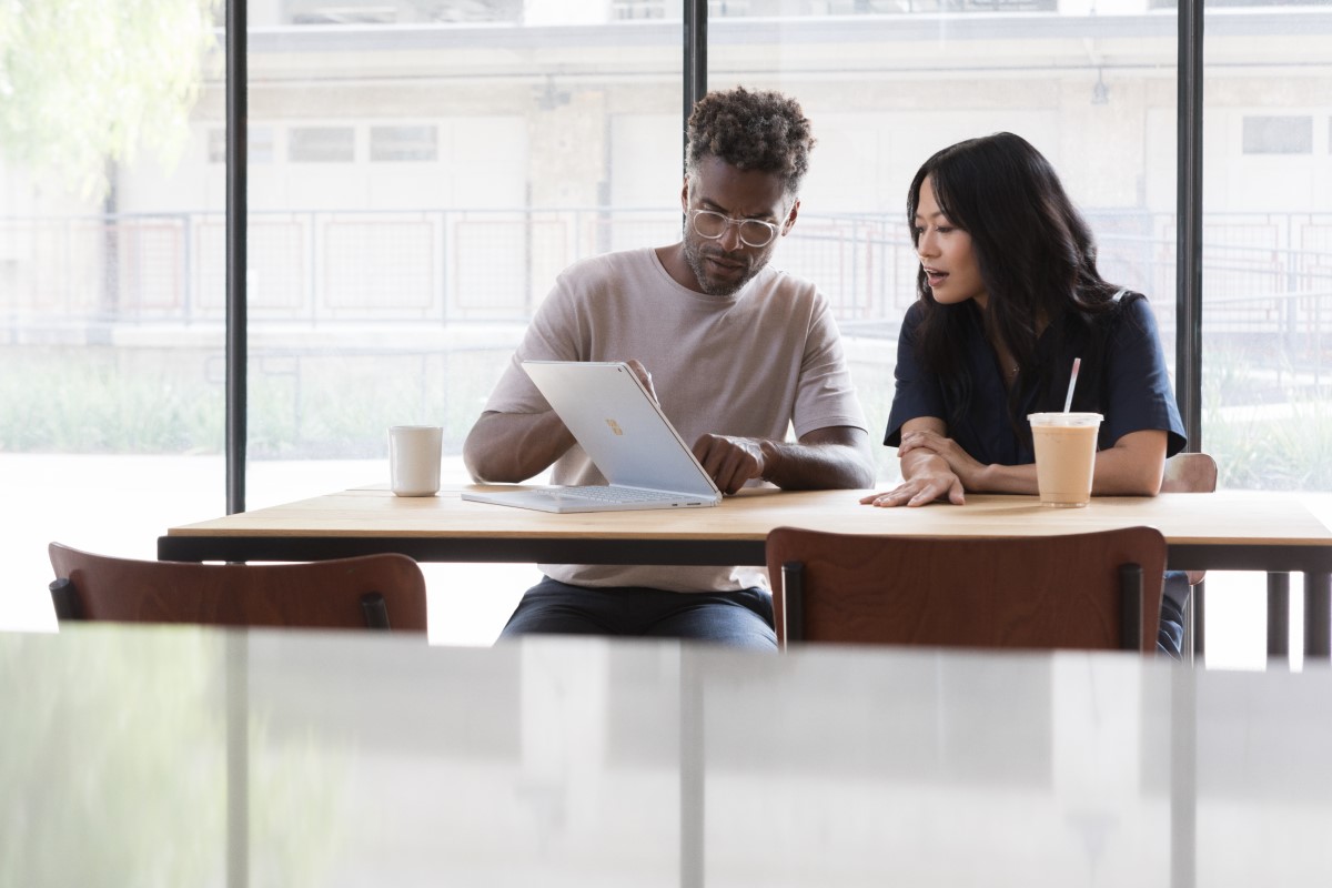 Surface Lifestyle Image of Steelcase Mobile Professional