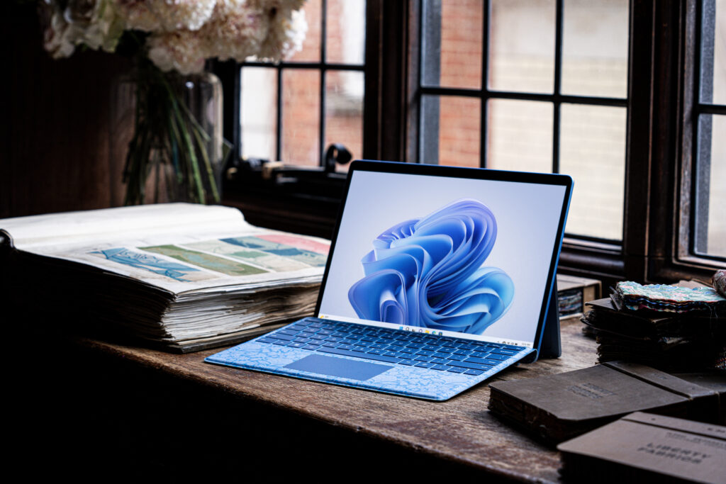 Microsoft Surface Pro 9. Liberty Signature Keyboard 