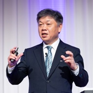 写真: オリンパス 取締役専務執行役員 技術統括役員 (CIO) 兼 技術開発部門長 小川治男氏