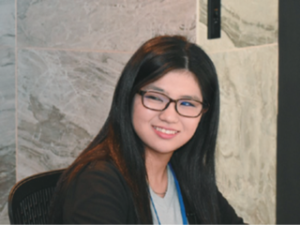 写真: 室井 美保 氏