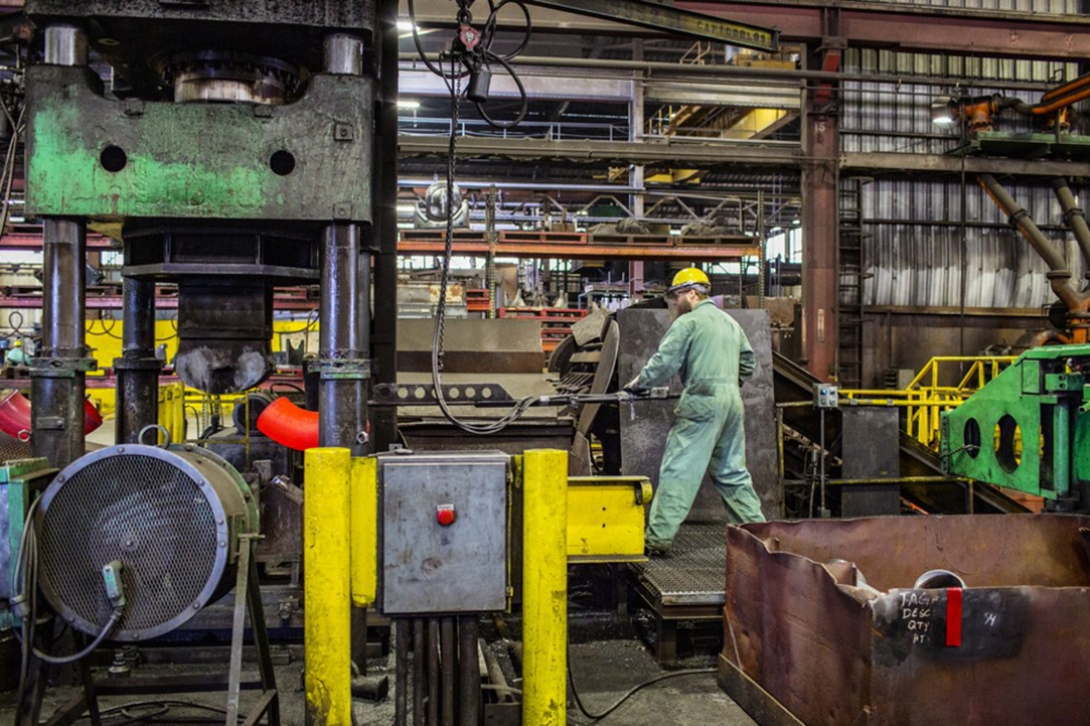 MSC17_tubeForgingPlant マイクロソフトの連絡先： Stephen Smith (stepsmit) Agency Cinco Design Agency 連絡先： Kate Callahan (kate@cincodesign.com) 撮影： Amy Sacka (http:\/\/www.amysackaphotography.com\/) 撮影日： 2017 年 3 月 撮影場所： ポートランド ORBusiness： TFA