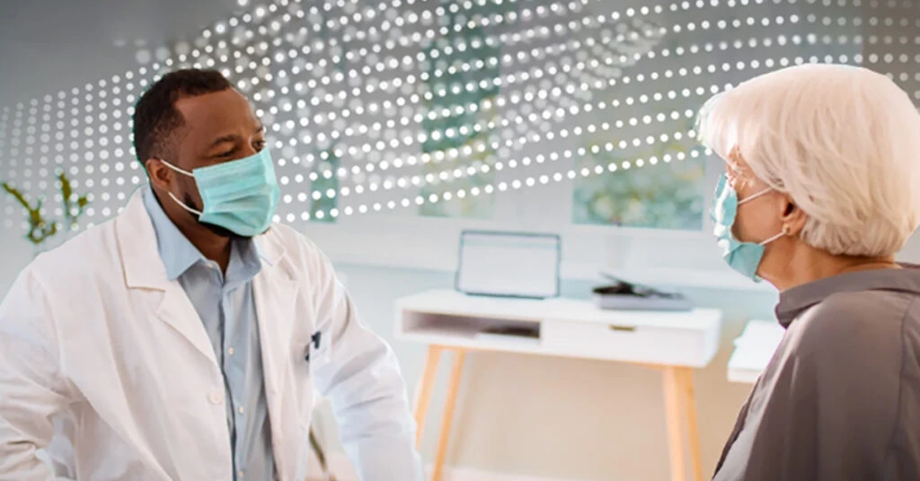 診察中の医師と患者