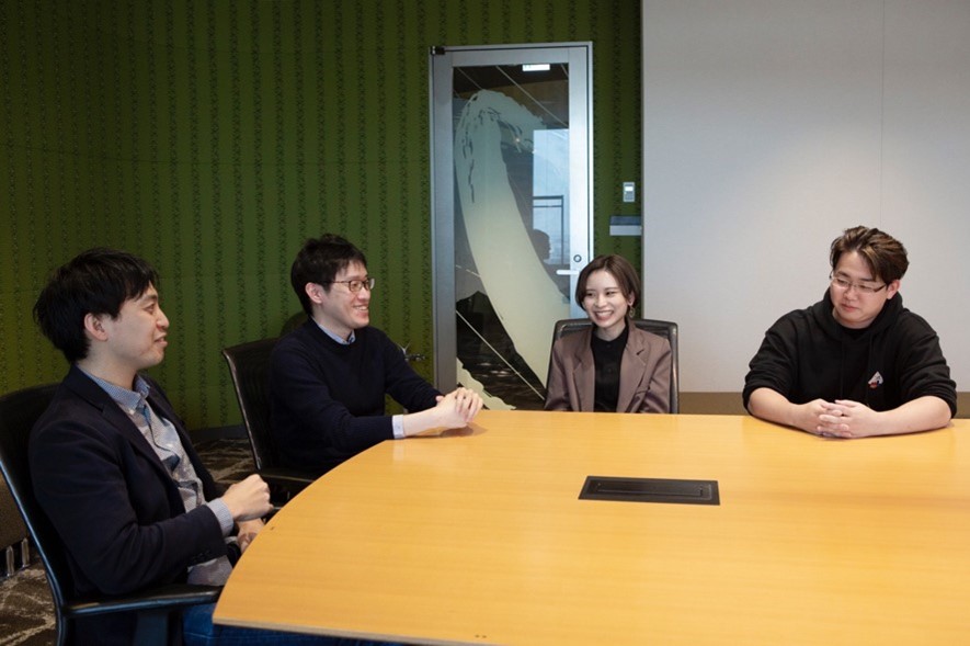 会議室で談笑するMS Academy参加メンバー02