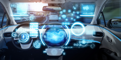 車の社内前方にMRイメージが映っている様子