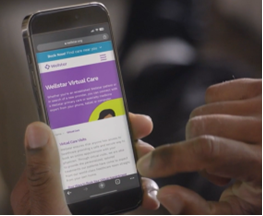 Microsoft Cloud for Healthcareを開いているスマートフォン