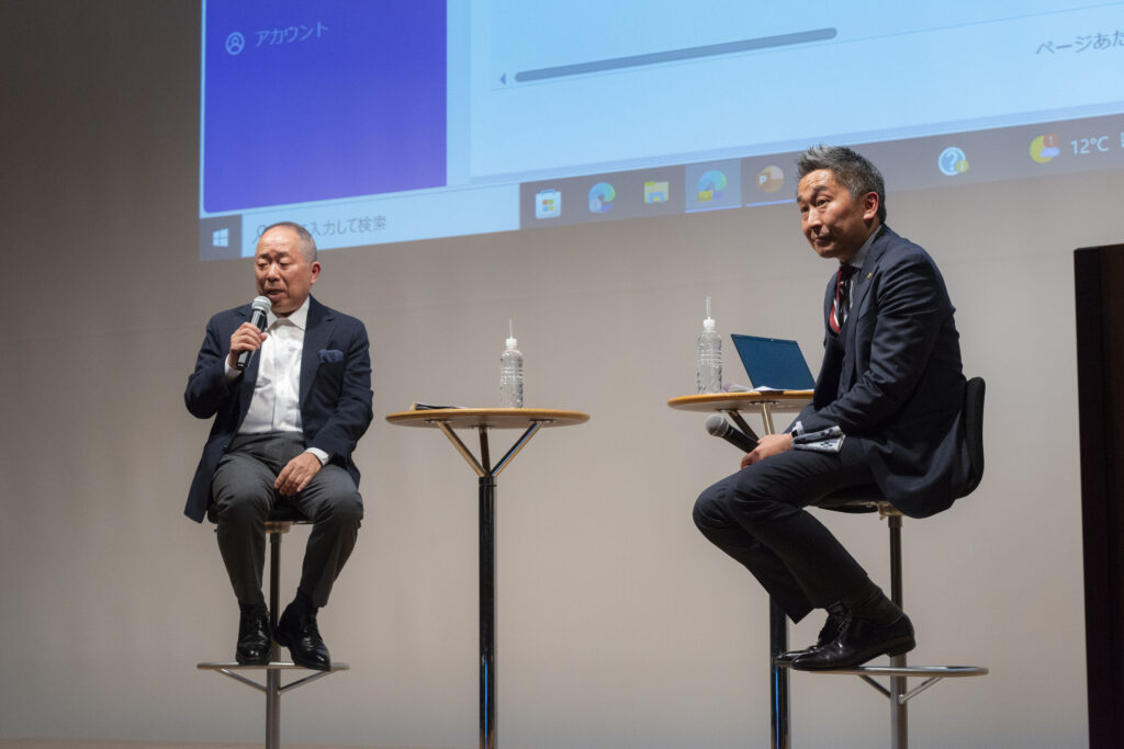 「スマーター・リテイリング・フォーラム 2024」で対談する中山氏と佐々木氏