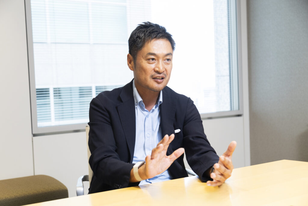 日本マイクロソフト株式会社 
執行役員 常務 金融サービス事業本部長 
荒濤 大介 氏 