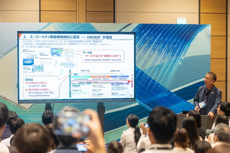 大阪広域データ連携基盤 (ORDEN) について説明する狩野 氏