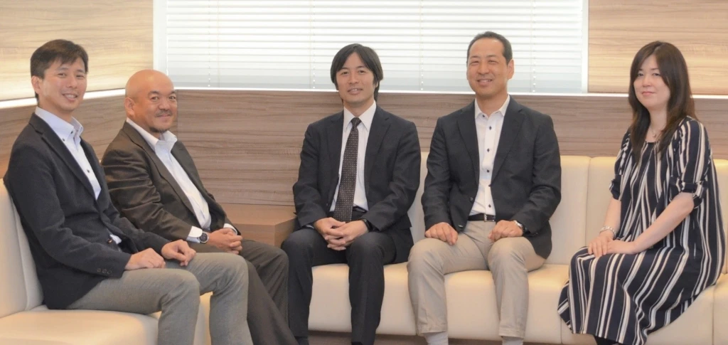 アステラス製薬、第一三共、B-EN-Gの社員による集合写真