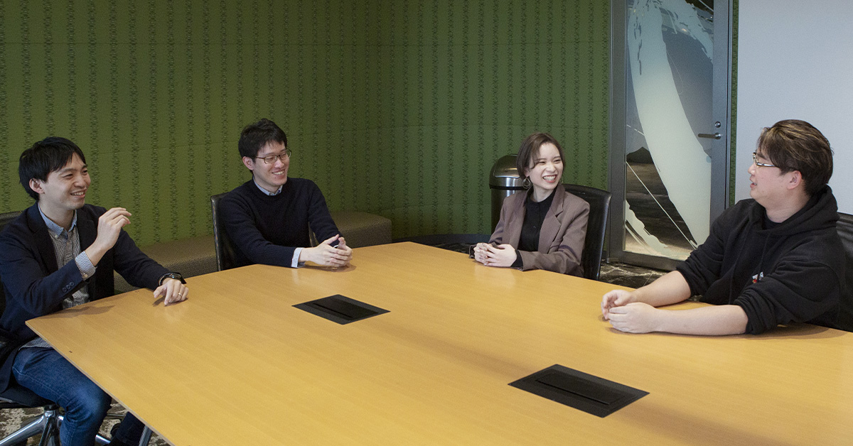 会議室で談笑するMS Academy参加メンバー