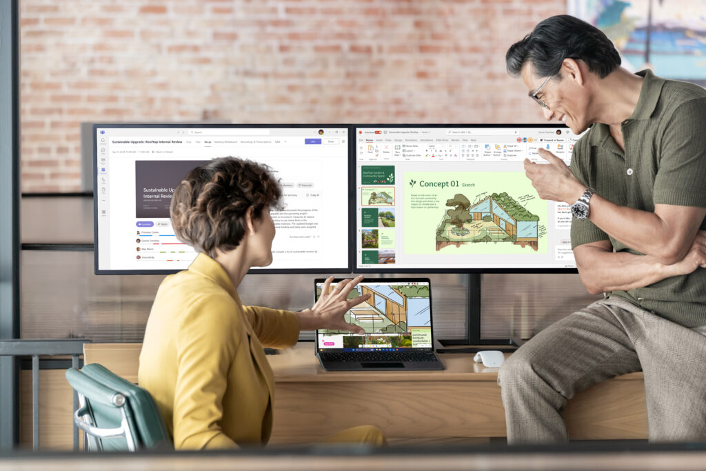 Woman and men in front a computer